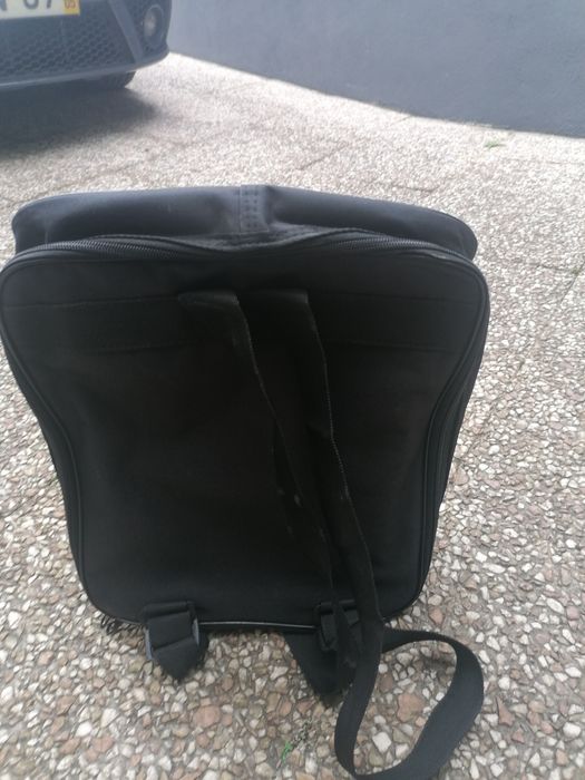 Saco pequeno para acordeão ou concertina pequena.