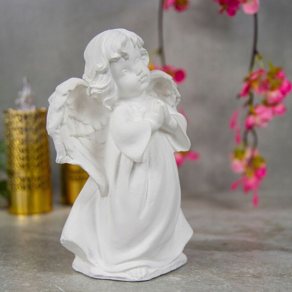 Aniołek stojący modlący anioł figurka gipsowa biały