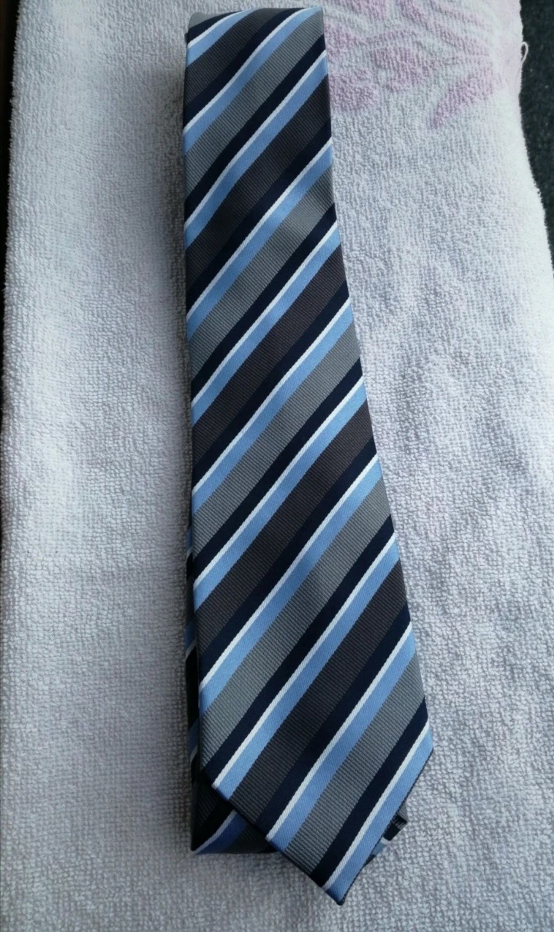 Krawat w paski szary, czarny, niebieski