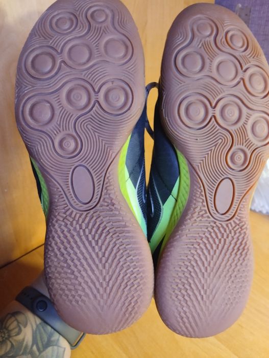 Футзалки,бутси,кросівки