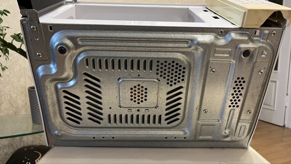 Мікрохвильова піч на запчастини Samsung, модель MW63FR