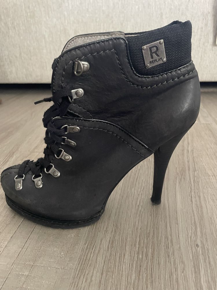 Botins pretos Replay