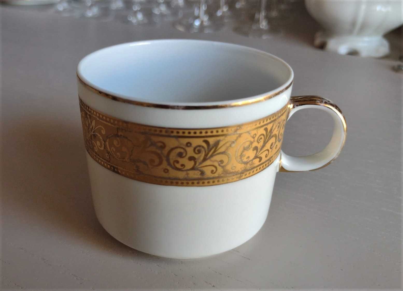 Antiga Chávena Café Branca e Dourada SPAL Porcelanas Portugal
