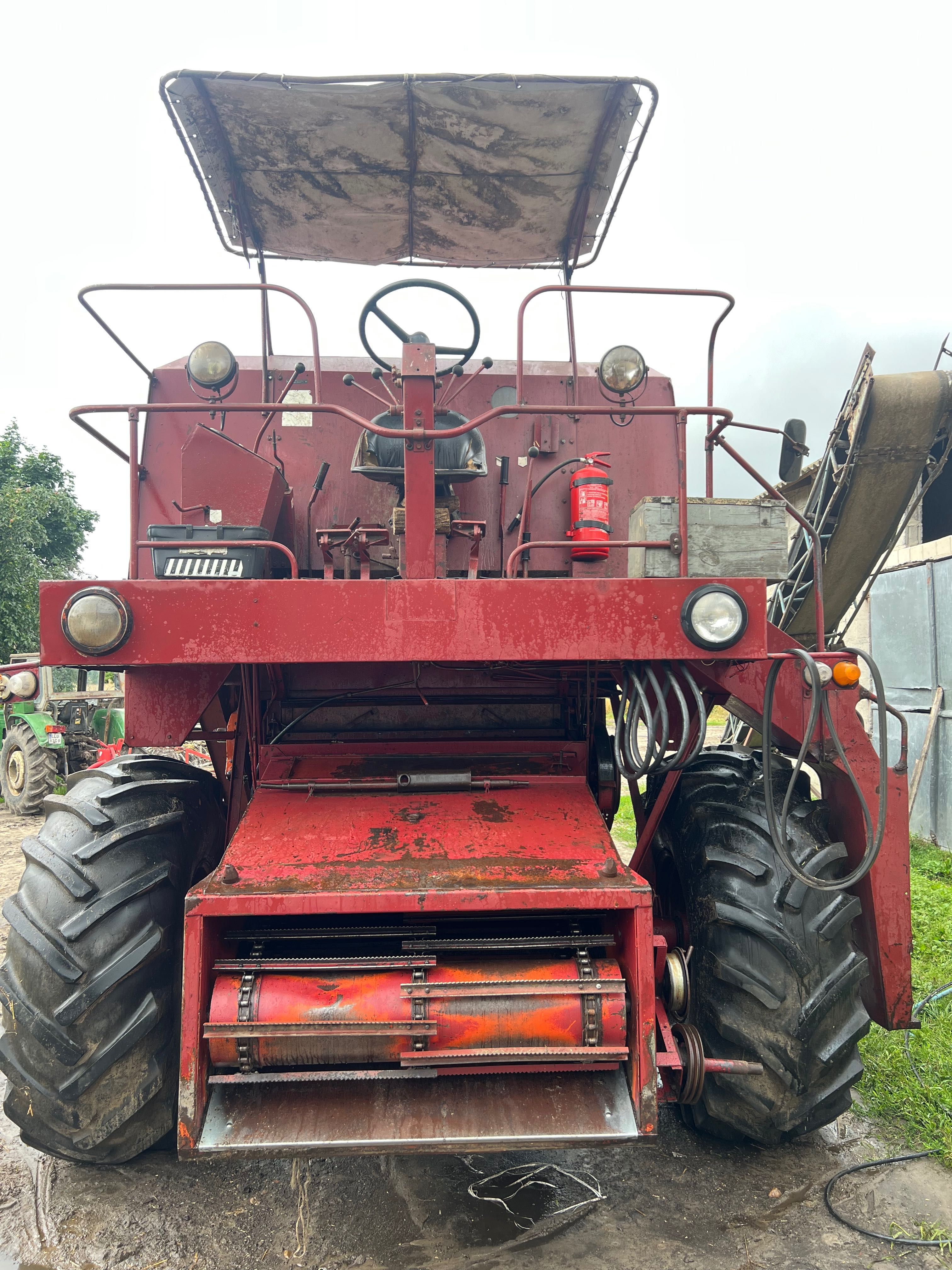 Kombajn zbożowy BIZON Z056 SUPER 1986 rok