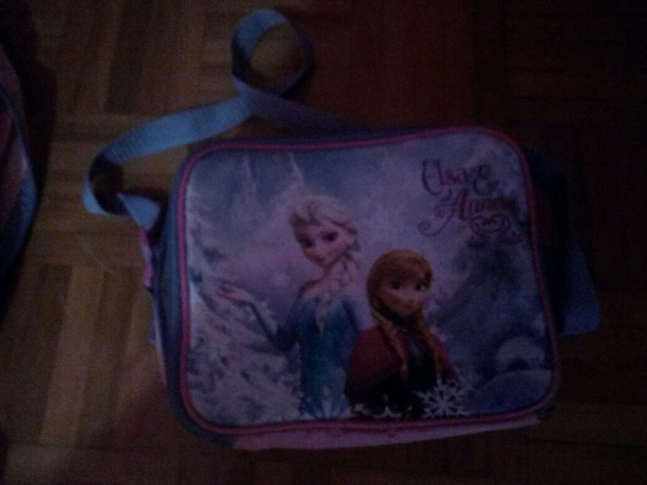 Vendo mochila e lancheira frozen