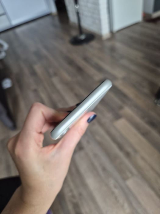 iPhone XR 64 GB білий