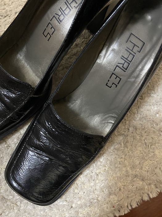 Sapatos de salto Charles