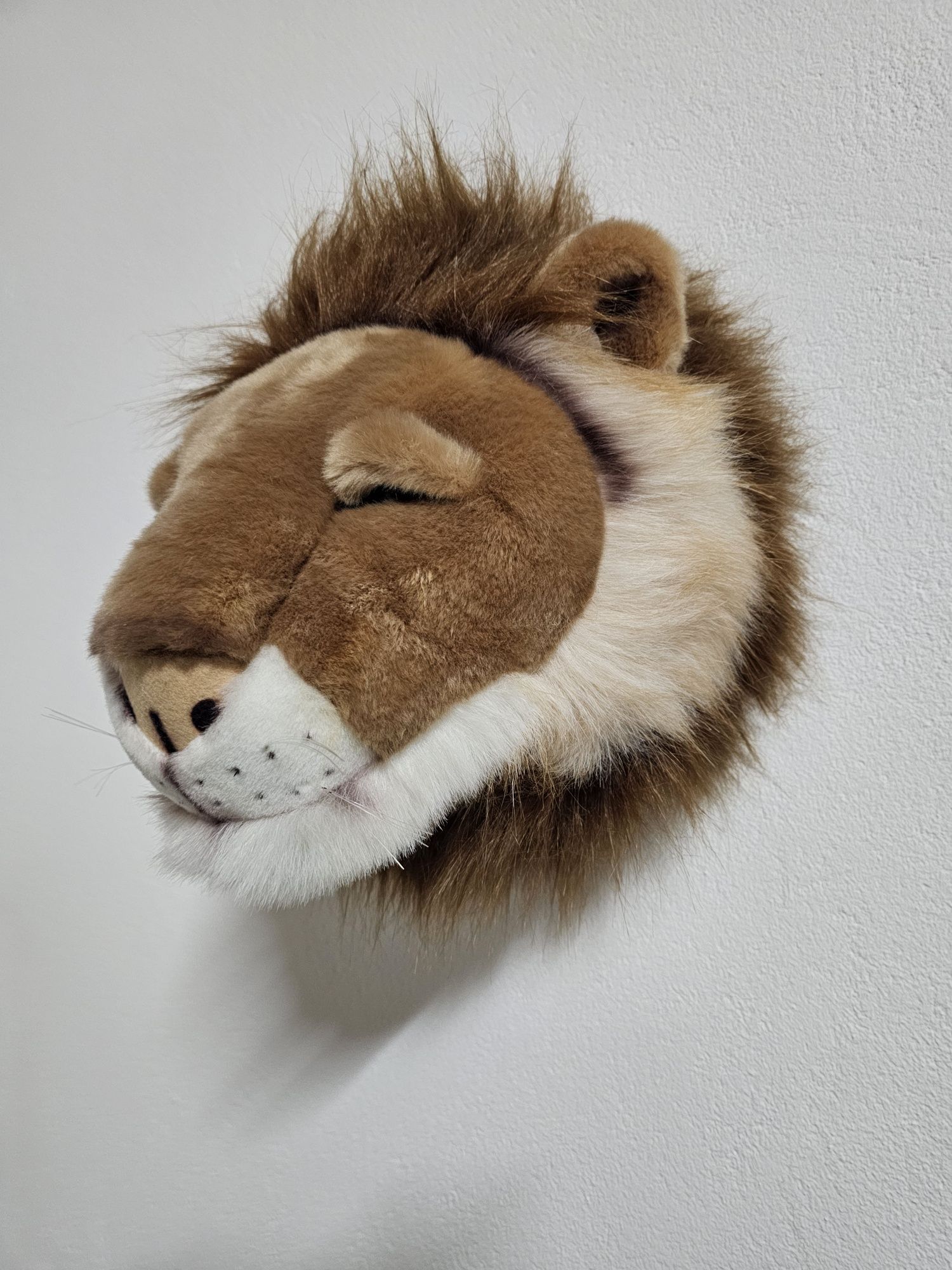Cabeça de Leão de peluche para parede