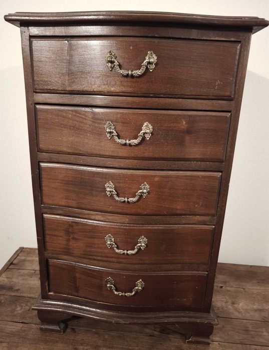 Pequeno Camiseiro Vintage