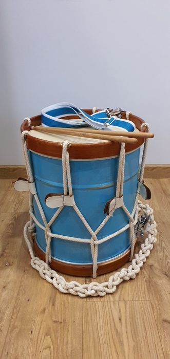 Werbel marszowy. Bęben. Stary instrument.