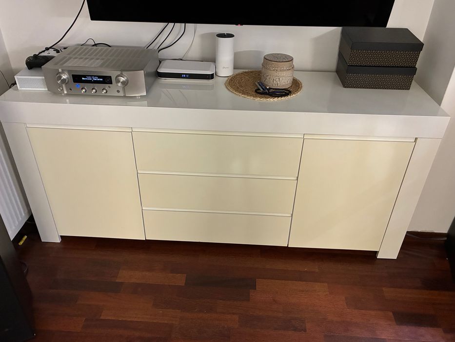 Sprzedam komodę białą190x50x80w dobrym stanie,odbiór własny Banino