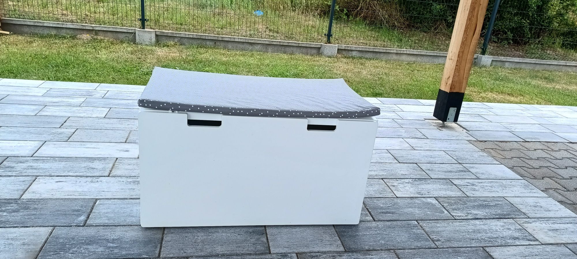IKEA stuva - siedzisko / szafka na zabawki