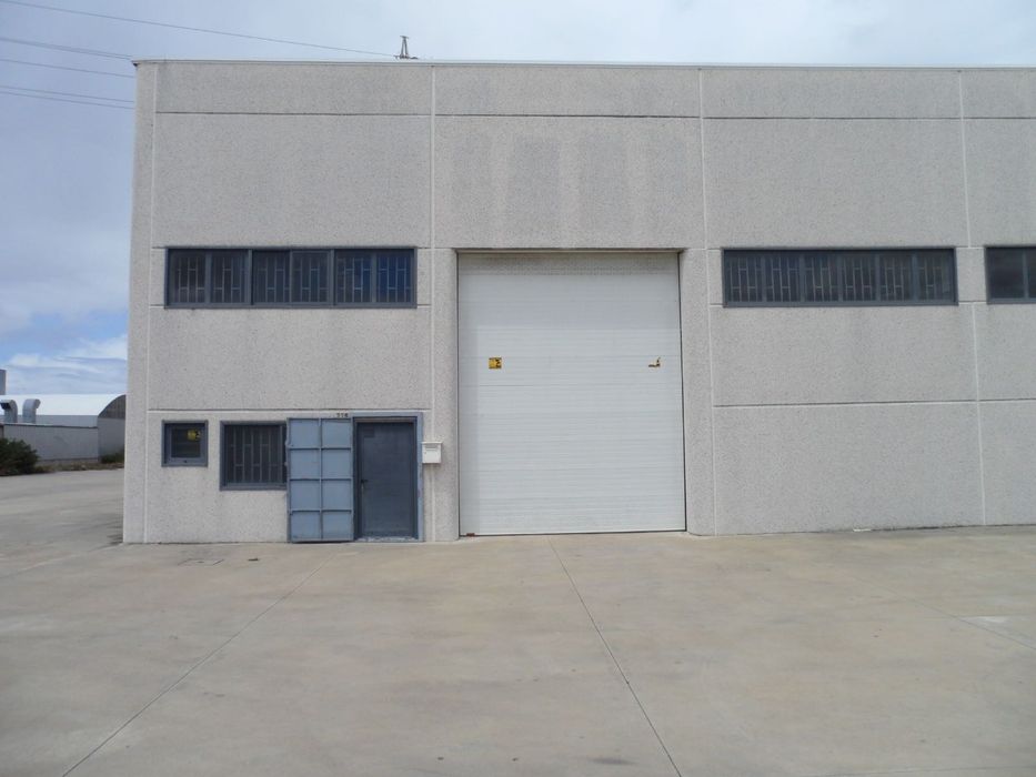 Armazém zona industrial de Amorim