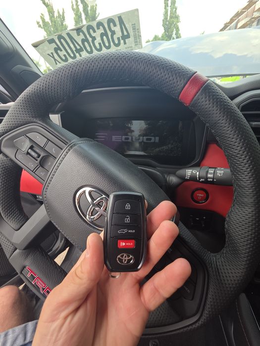 Програмування ключів Toyota RAV4 Venza Highlander Sequoia