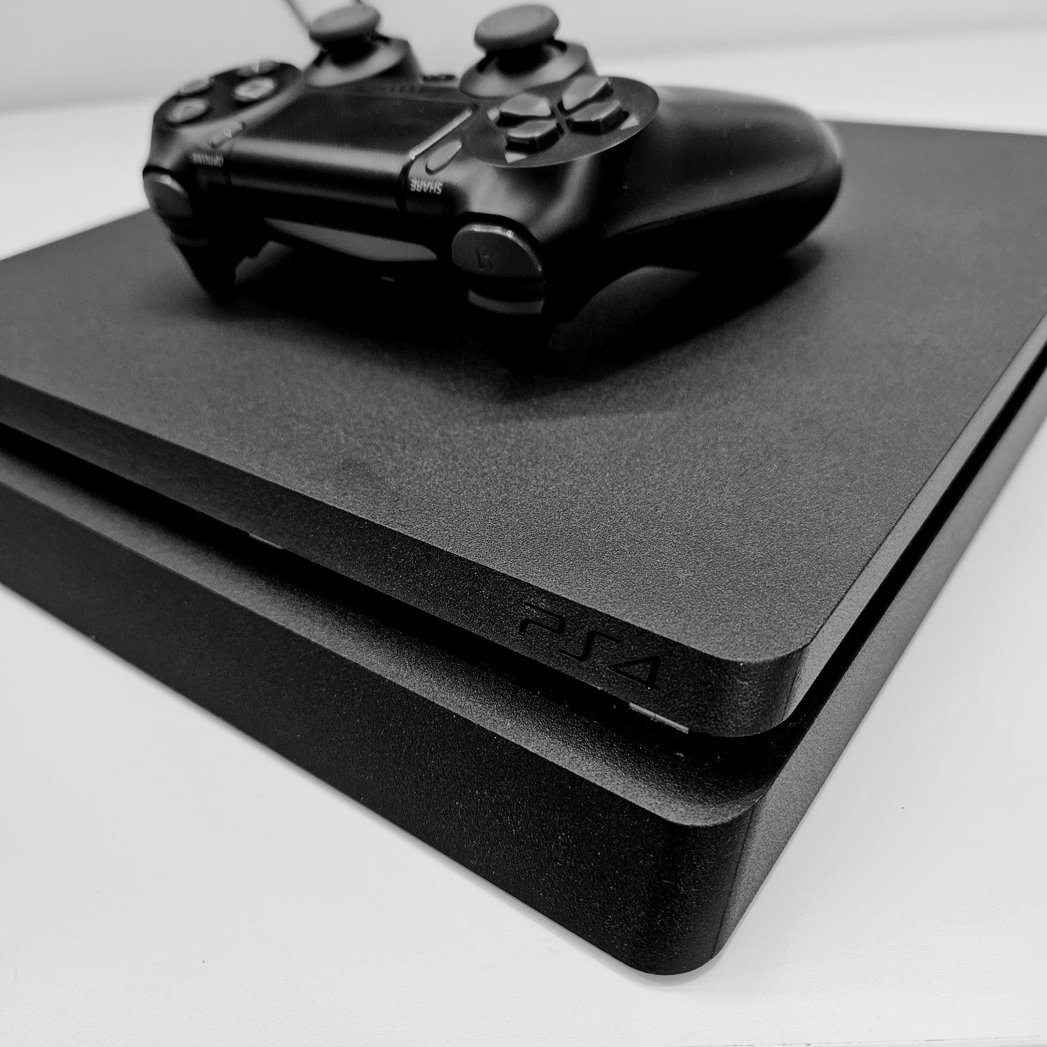 Playstation 4 Slim 1TB, stan idealny