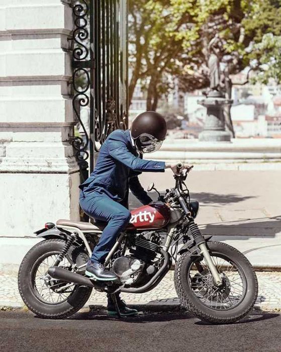 Suzuki GN250 Café Racer – Customização única