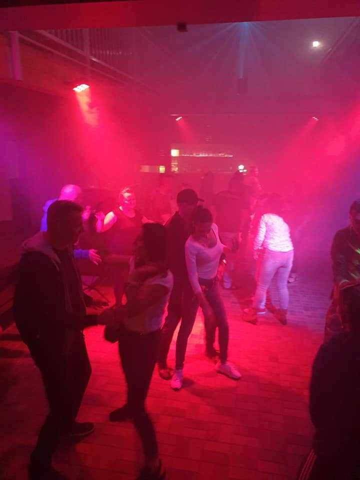Domki nad jeziorem Pokoje Noclegi własna plaża  Wieleń k/Boszkowo