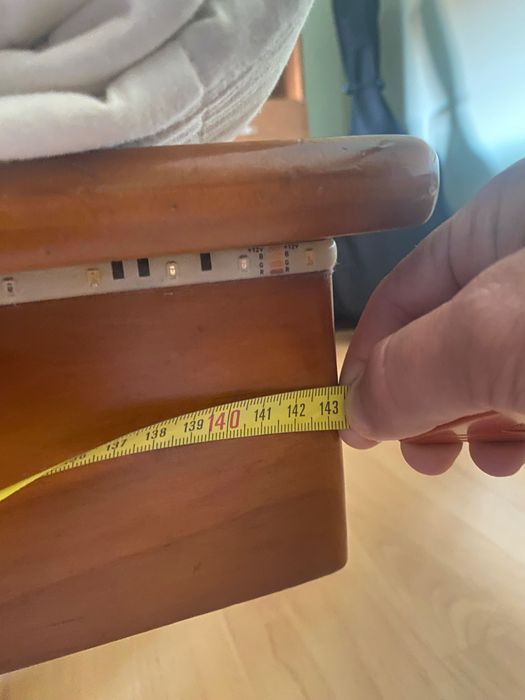 Base de cama em madeira quarto