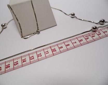 Długi srebrny łańcuszek kostka zdobiona kulkami 83 cm. 1,5 mm.