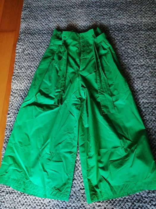 Calças, vestidos, casacos, blusas...