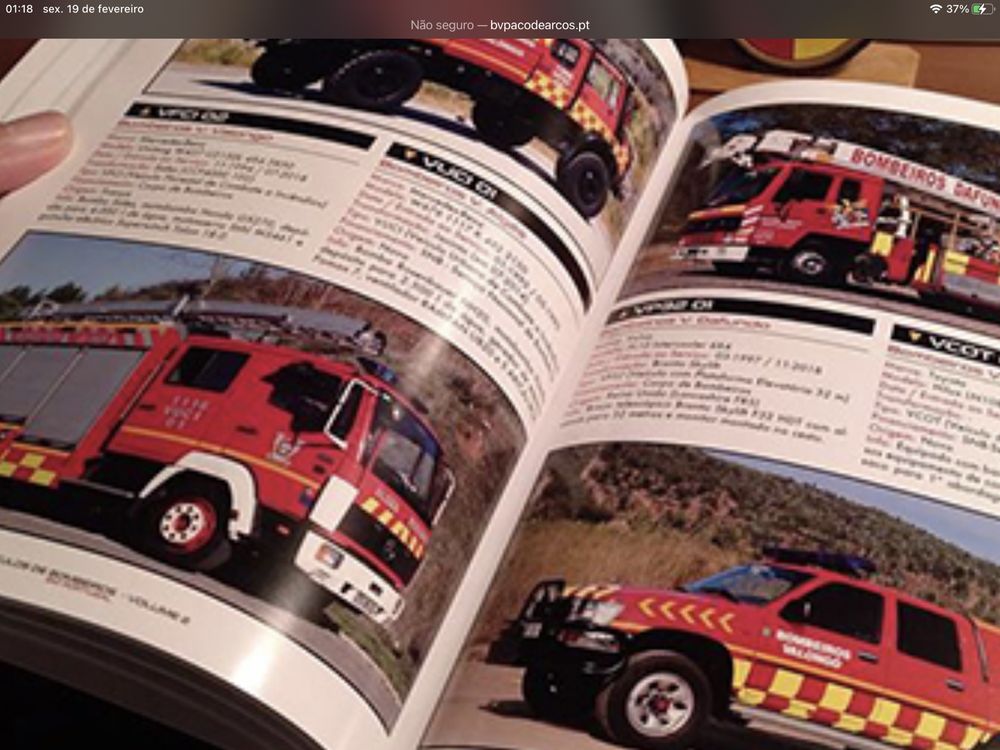 Livro das viaturas de bombeiros nacionais.