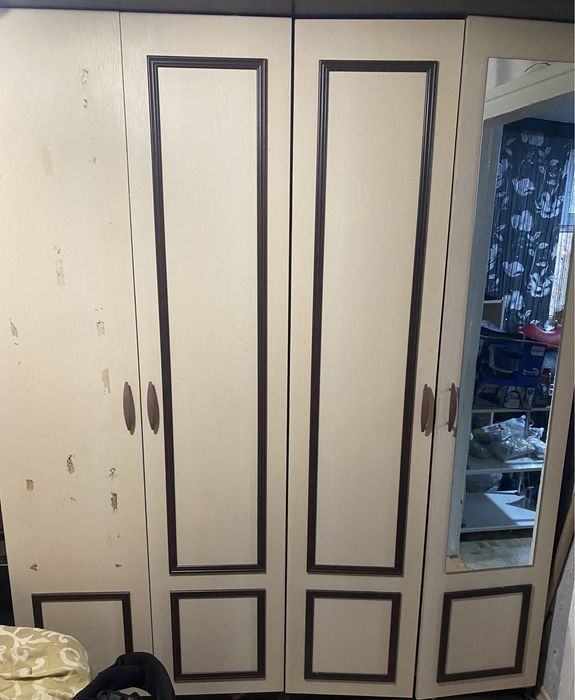 Шафа чотирьохдвірна , та трюмо