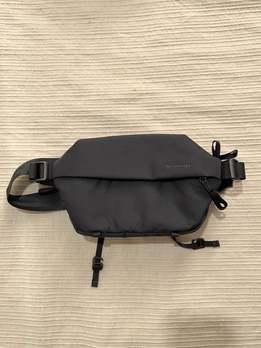 Bolsa Moment Everything Sling 2L