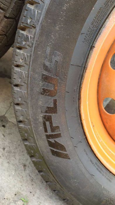 Пара колес на ниву зима (майже нові) 215/65/R16