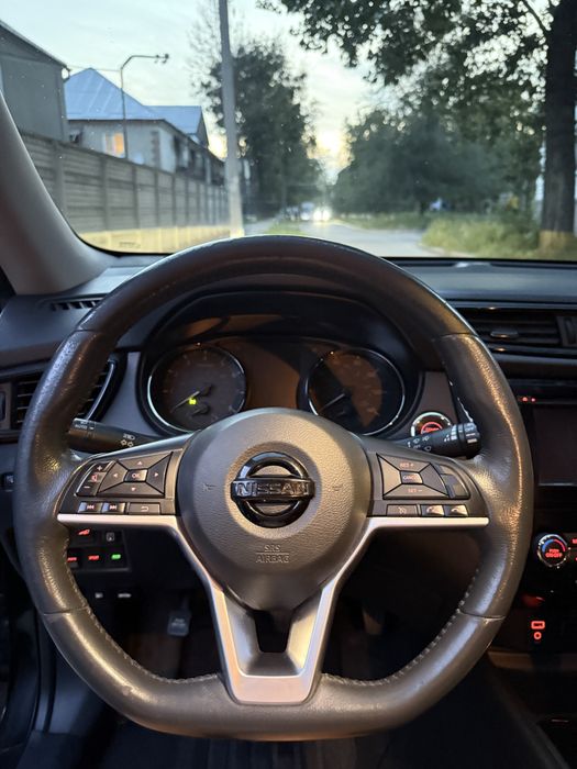 Продам автомобиль Nissan Rogue 2017 2.5 Газ