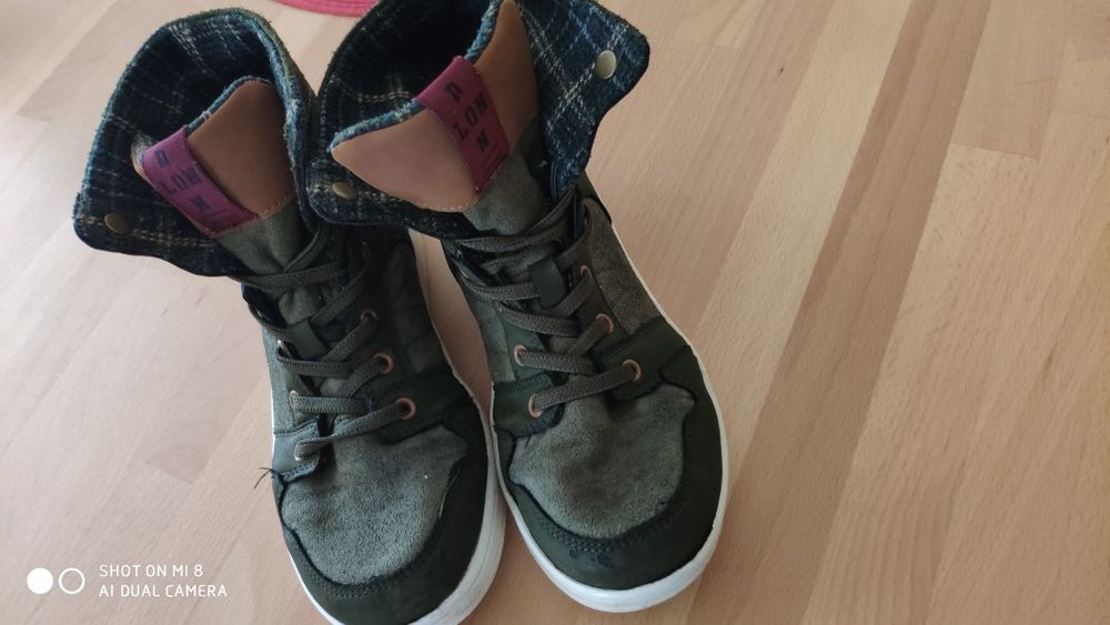 Sprzedam chłopięce buty w idealnym stanie. Rozmiar 37. Reserved.