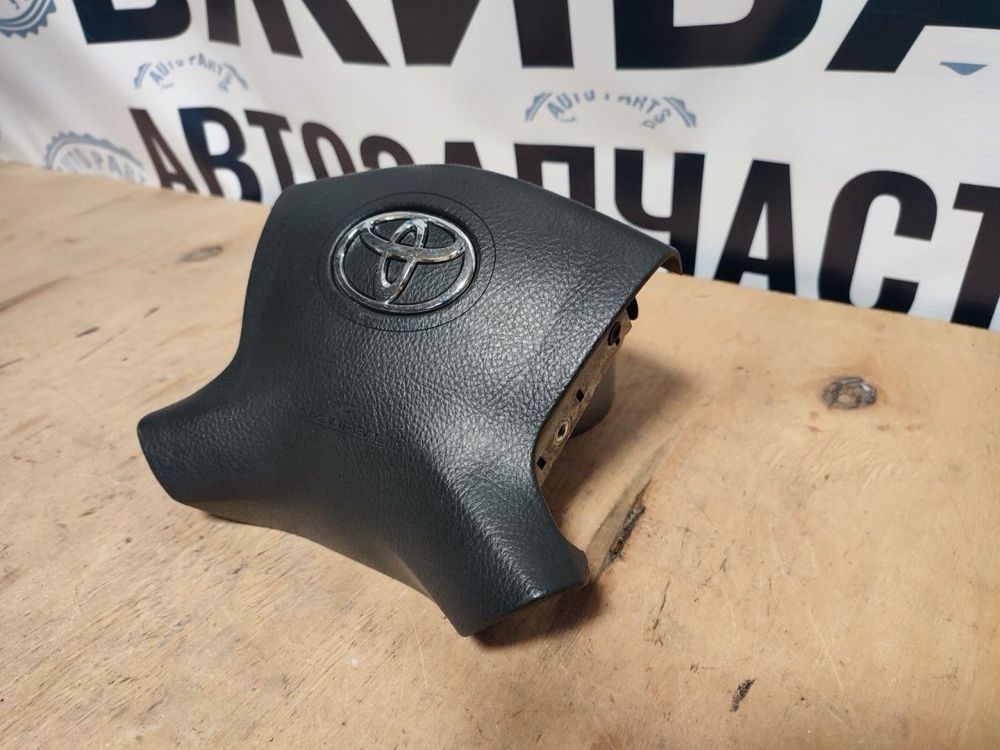 Подушка безпеки керма руля airbag водія Toyota Avensis T25 2005-2009