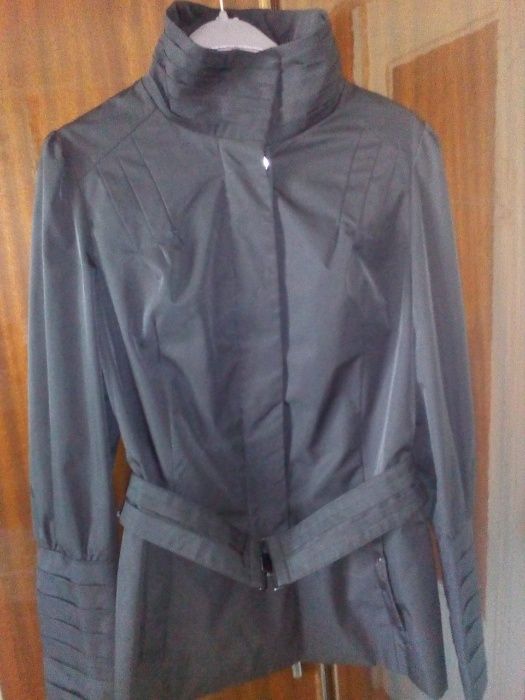 жіноча куртка-піджак чорного кольору