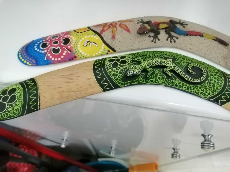 Dois Boomerang e um batuque (artesanato da Madeira)
