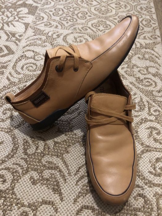 Шкіряні туфлі, лофери, мокасіни
