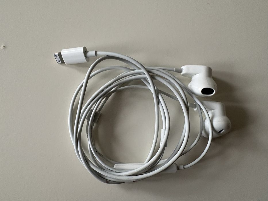Apple EarPods ** Lightning **