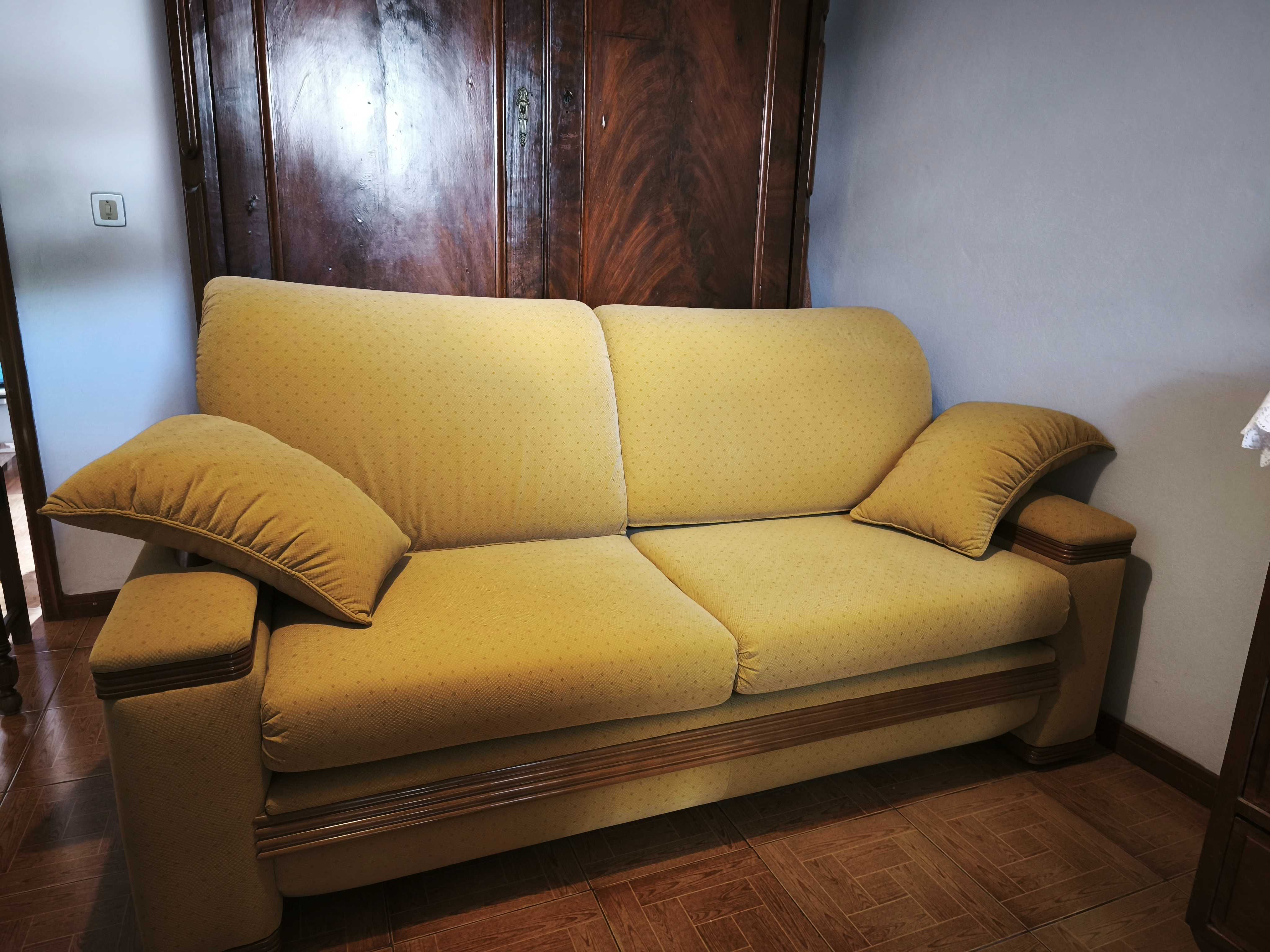 Conjunto de Sofás amarelos