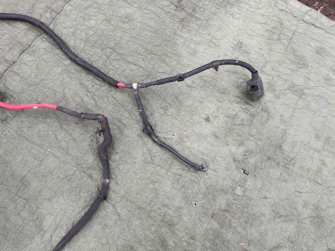 Kabel Przewód Plusowy Passat B6/3.2 V6/4-motion 3cc