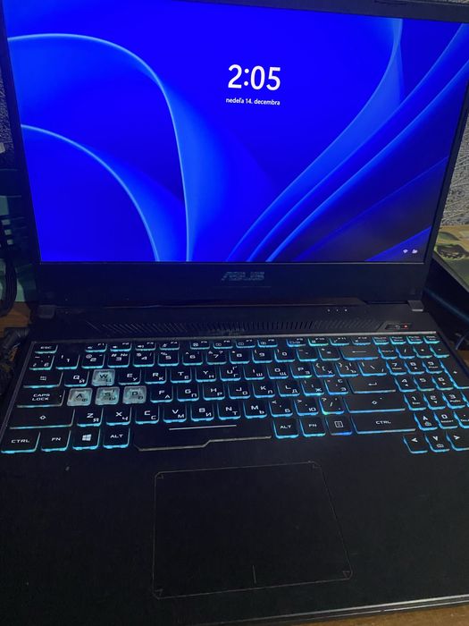 Продам игровой ноутбук с подсветкой