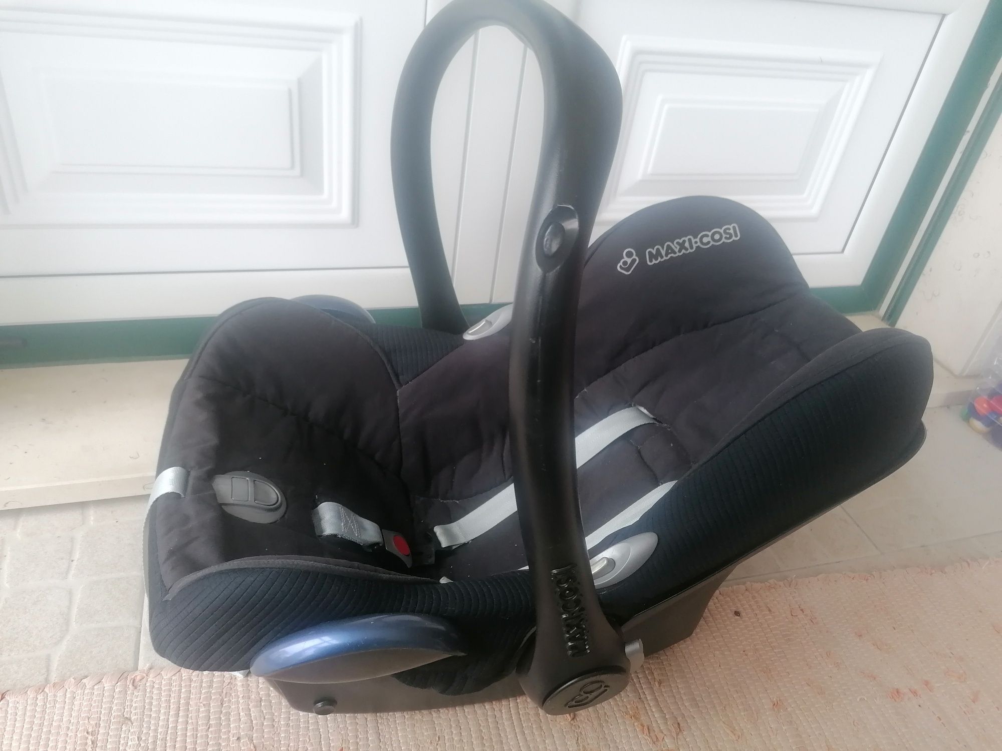 Ovo maxi Cosi e base isofix