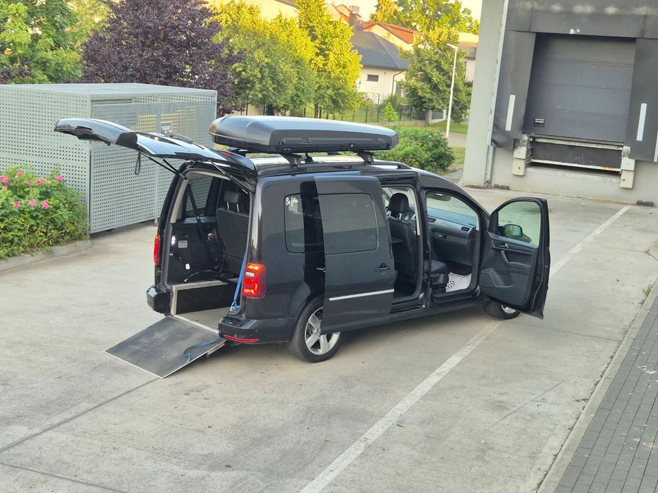 Volkswagen Caddy 2 0 TDI LONG FULL OPCJA  WINDA DLA OSOB 7 osobowy Skora Bixenon Zamia