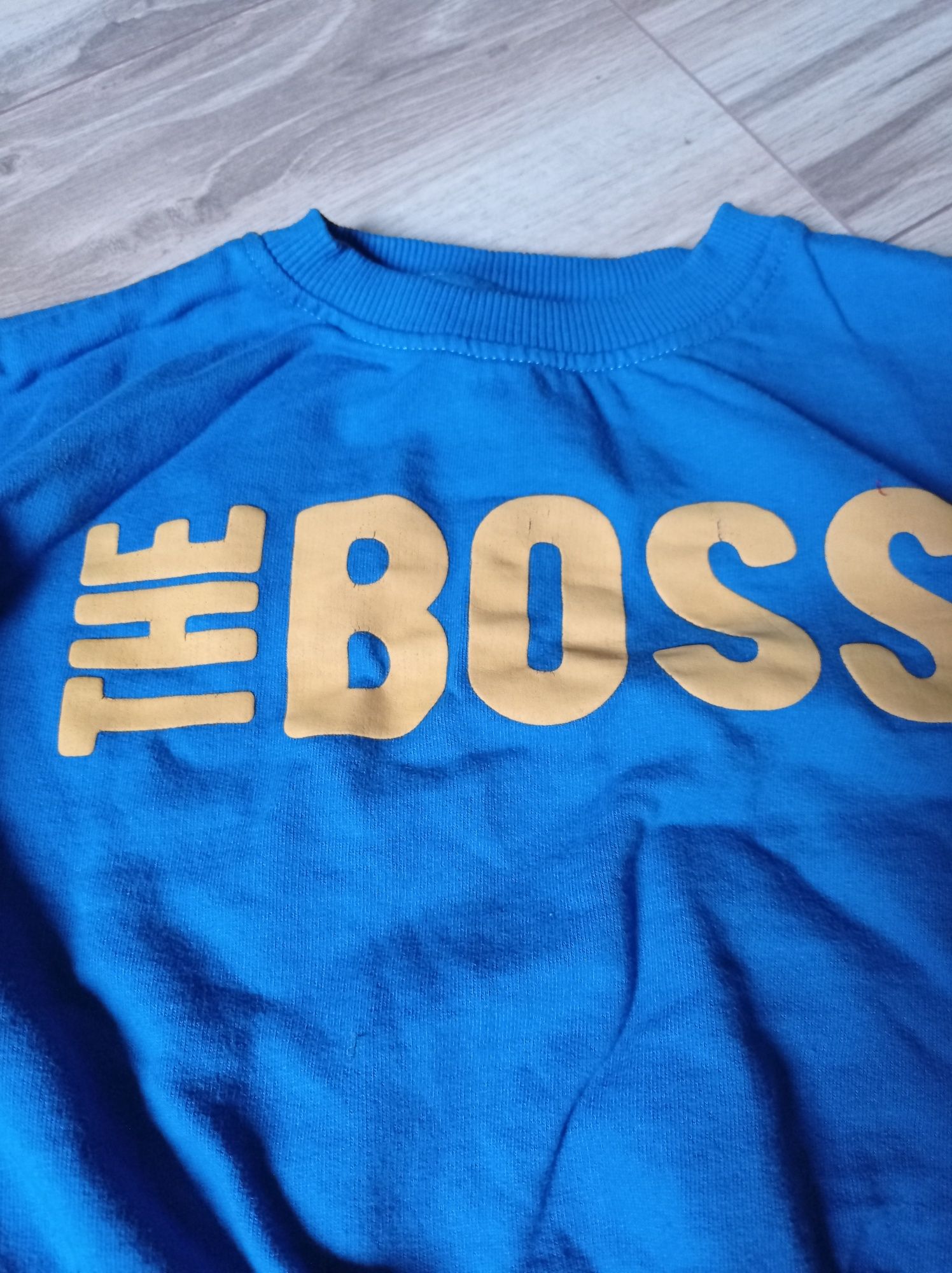 Bluza dla chłopca 104 napis  "I AM The Boss herę" stan b.dobry