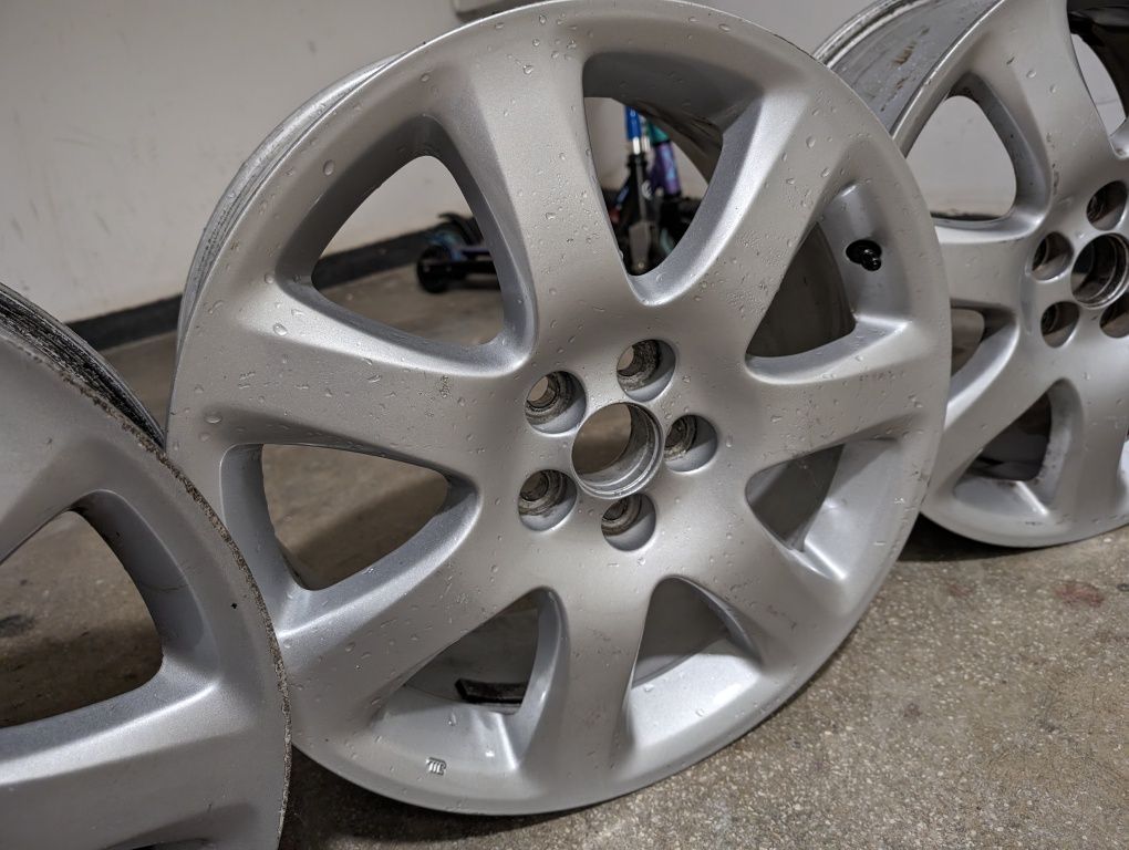 4 felgi aluminiowe 17" Toyota 5x100