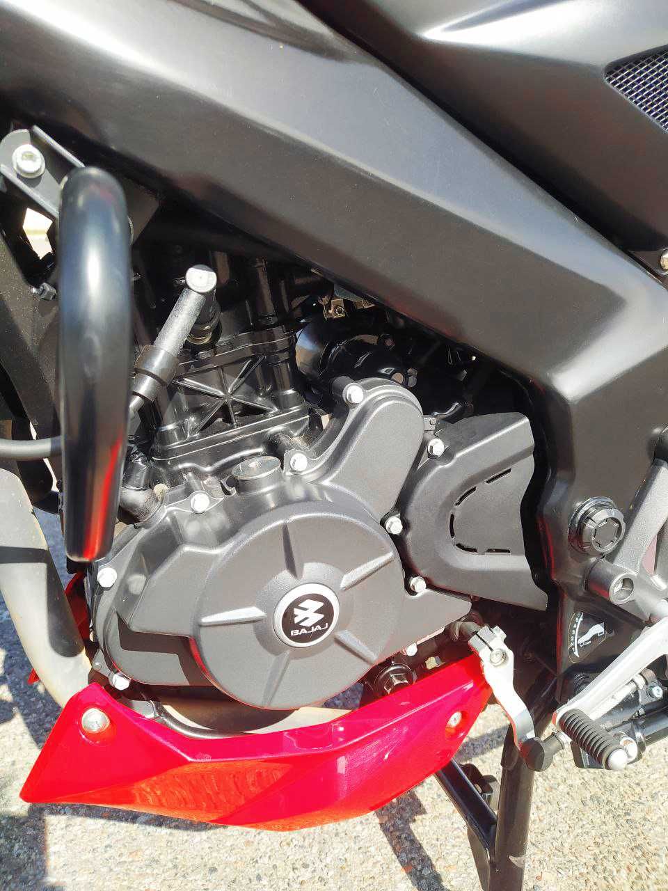 Bajaj NS 200 Pulsar / Kawasaki NS 200 Rouser