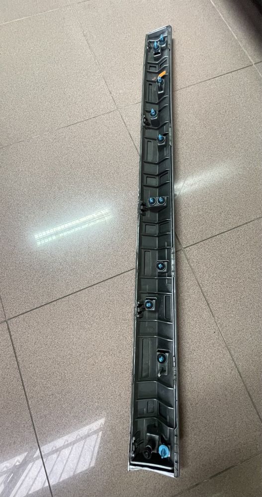 Friso Pack/Porta Direita Frente/inferior Original BMW  X1 ( F48)