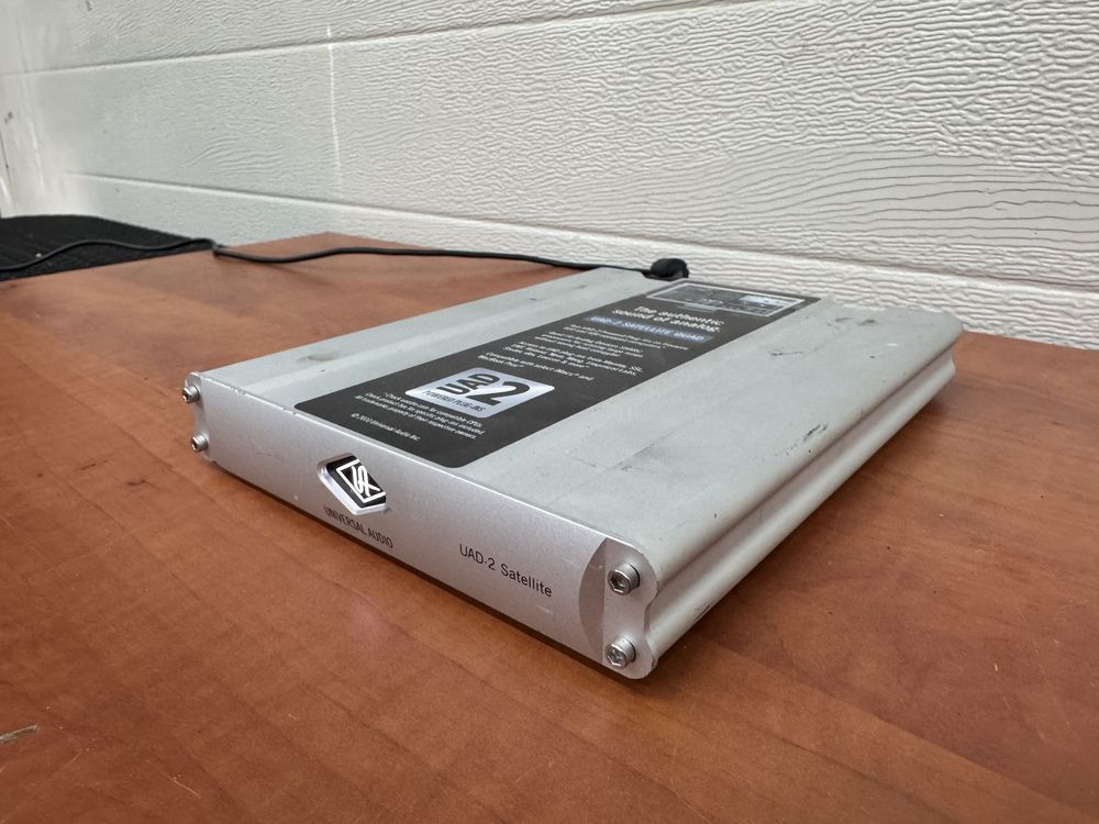 Nie sprawdzonyninterfejs UNIVERSAL AUDIO uad 2 satellite quad