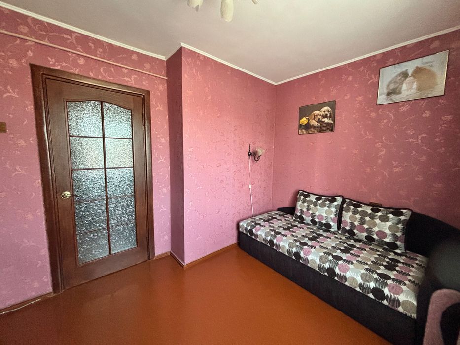 Трикімнатна квартира в районі ЦРЛ