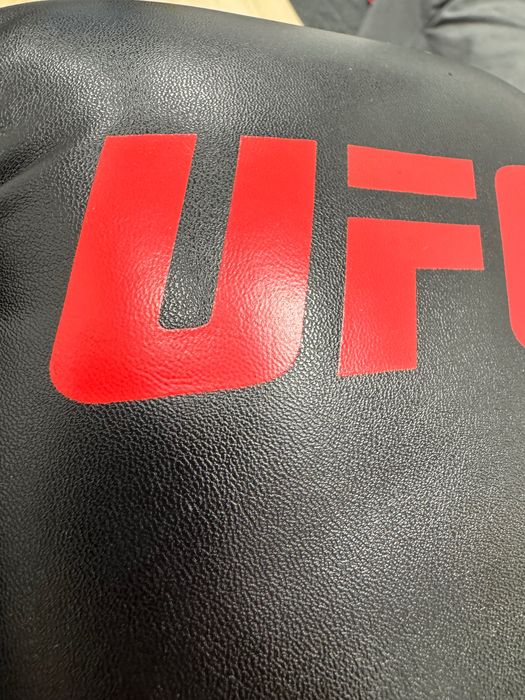 Rękawice bokserskie UFC - sztuczna skóra - nowe 12 (uncji) oz