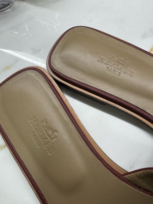 Нові шльпанці Hermes