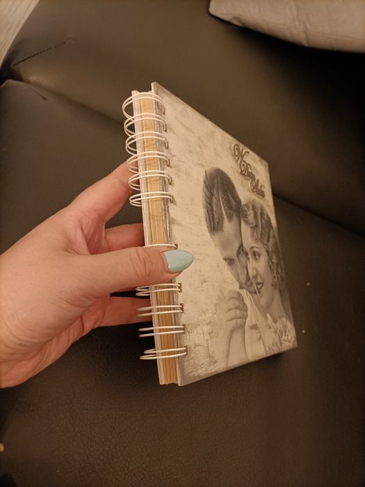 Album na zdjęcia retro w drewnianych oprawkach