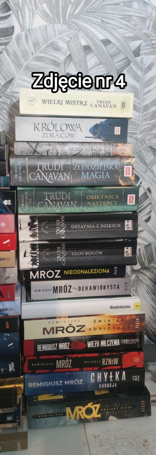 Wyprzedaż książek różne nowe i używane fantasy, kryminał reportaż